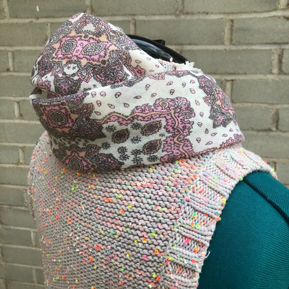 The Specialty House Inc Scarf - Picture 3 of 10